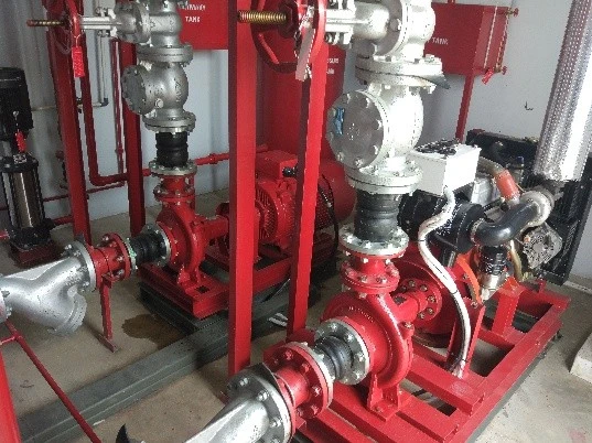 Paket pompa hydrant 500 gpm terpasang di ruang pompa gedung